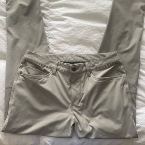 Mens Lululemon ABC Slims 30x30 in Silverstone (light tan/grey)